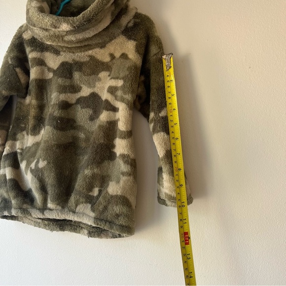 🌼 5/$25 Old Navy Toddler Camo Fleece Pullover 3T Cozy Plush Long Sleeve Top - Picture 3 of 7